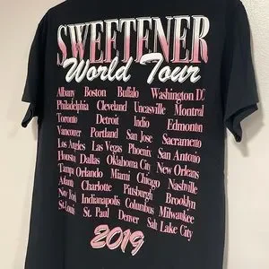 希少　アリアナ・グランデ　SWEETENER WORLD TOUR TEE Ariana Grande Sweetener World Tour T-Shirt | Hot Topic